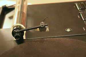 Infinity_Air_Bearing_Tonearm_Cartridge_2